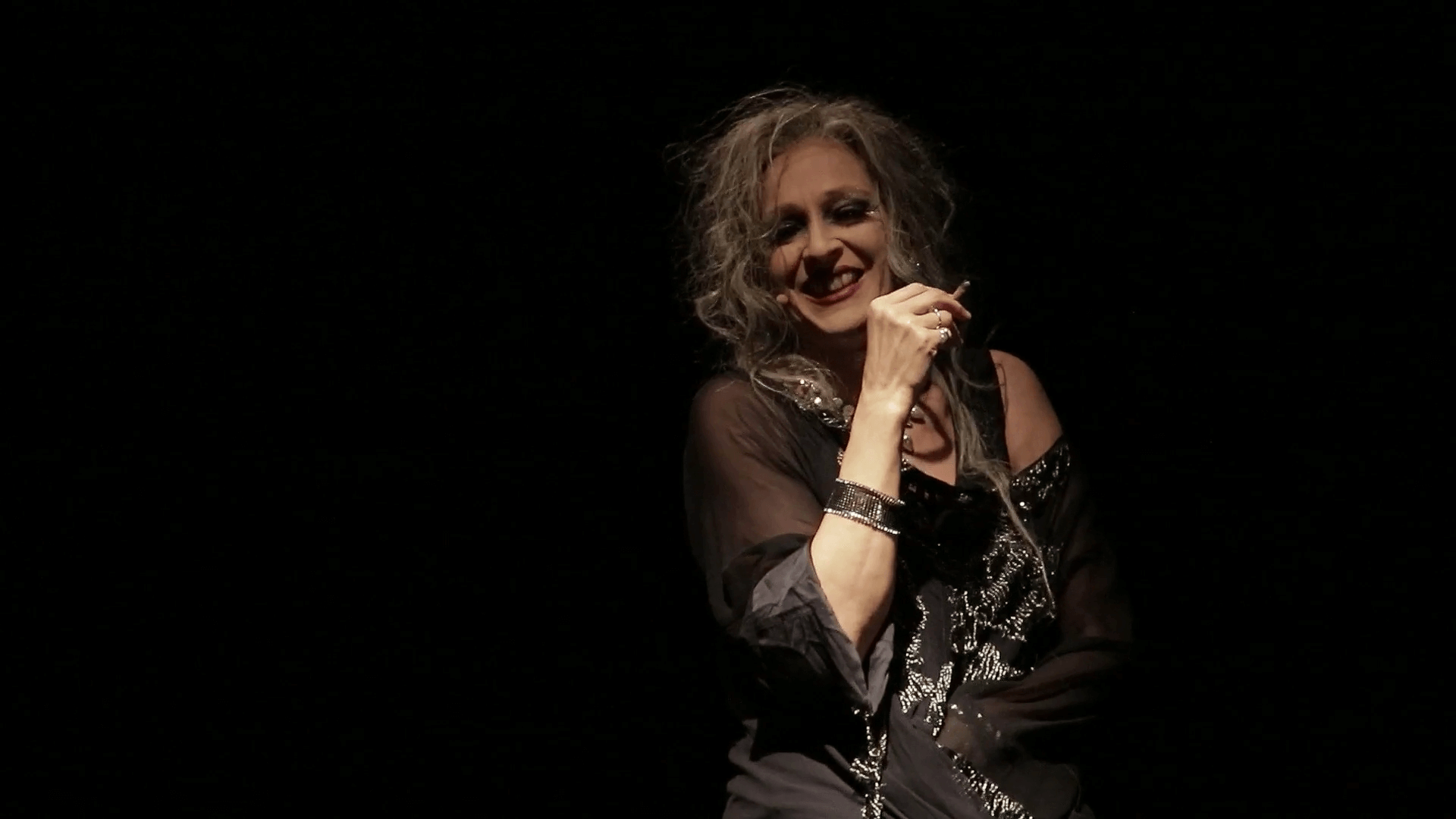 È una donna lontana dagli stereotipi e aderente al presente a noi più vicino, l’Elena di Ghiannis Ritsos, che la grandissima Elisabetta Pozzi farà vivere all’OffOff Theatre dal 20 febbraio al 4 marzo, diretta da Andrea Chiodi