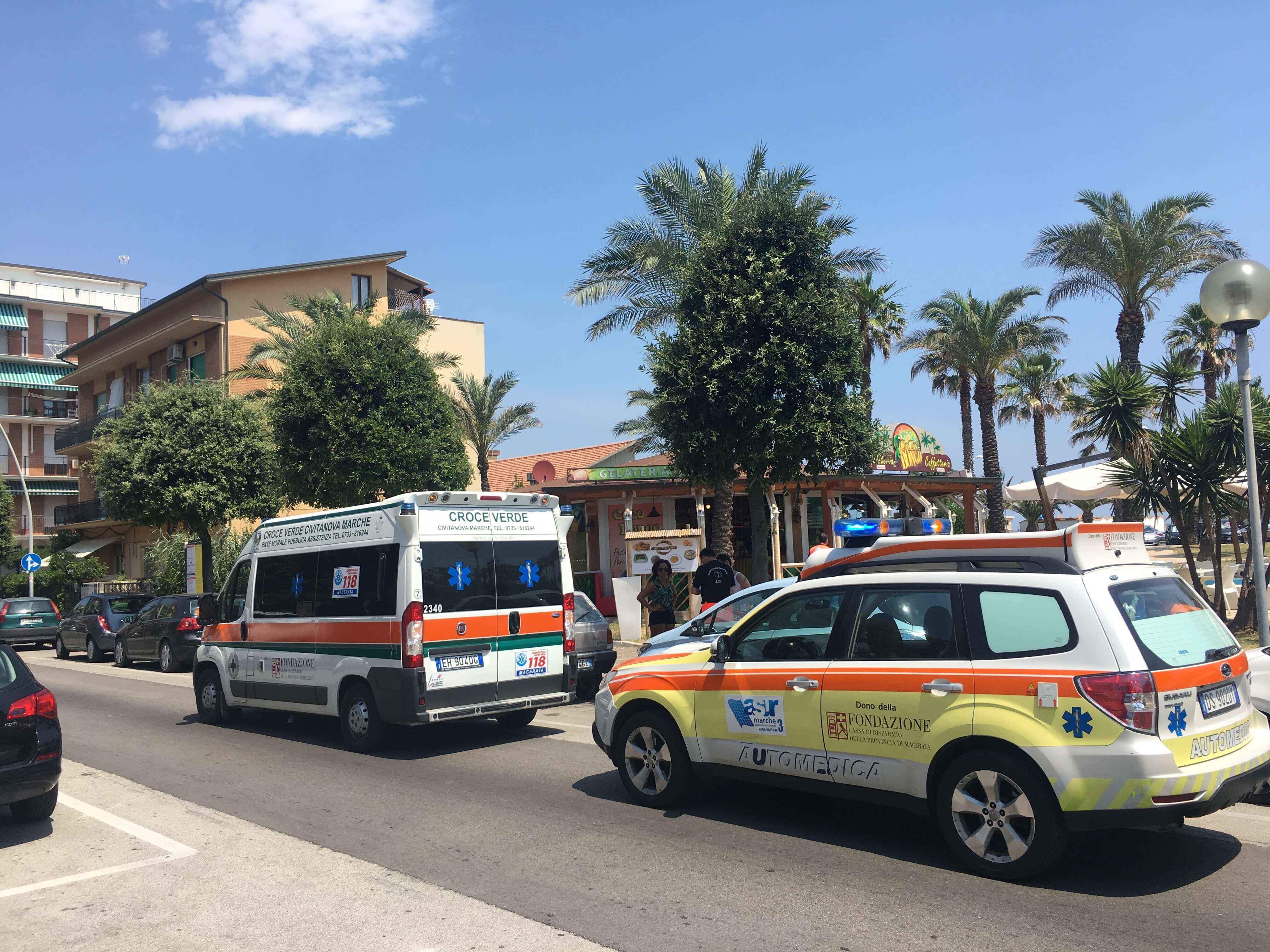 Nel tardo pomeriggio di oggi, sabato 17 novembre, a Civitanova Marche una donna è stata prima aggredita con l'acido e poi colpita con due coltellate.