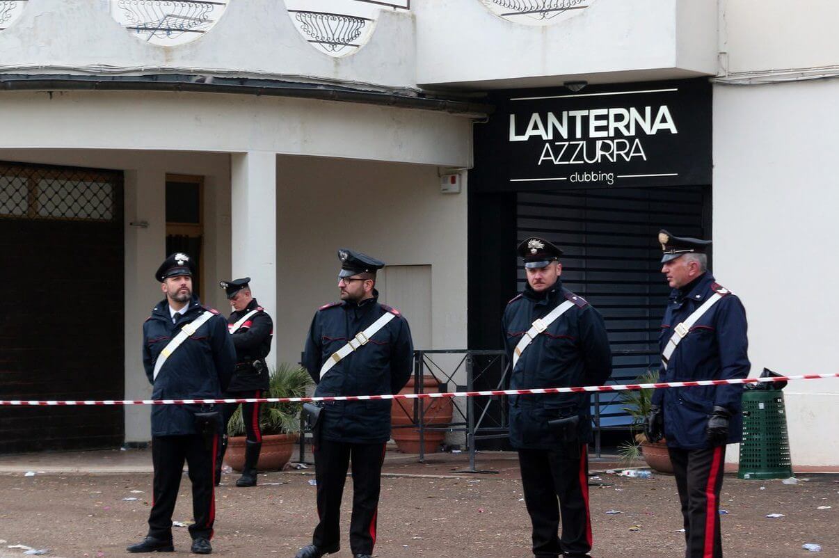 È passato un mese dalla notte in cui 6 persone hanno perso la vita nella locale Lanterna Azzurra di Corinaldo, dove doveva esibirsi il rapper Sfera Ebbasta.