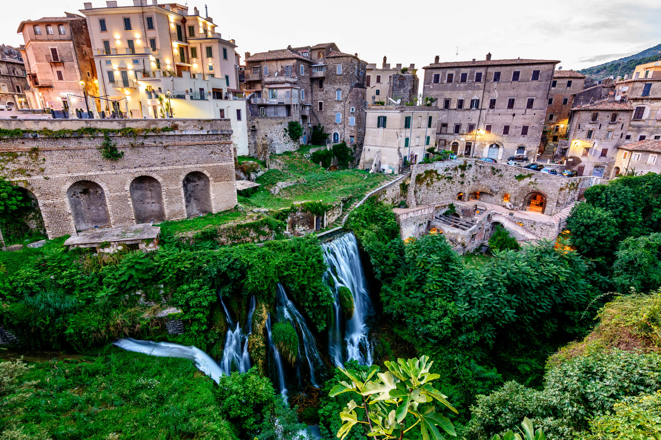 Autunno, tempo di escursioni e gite fuori porta. E cosa c’è di più bello di andare alla scoperta di luoghi magnifici, magari mai visti prima, facilmente raggiungibili da Roma?