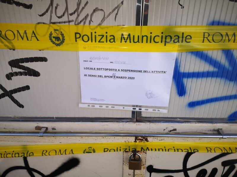 Emergenza COVID-19, proseguono i controlli della Polizia Locale: altre 3 persone denunciate. Sigilli ad un banco di souvenir.