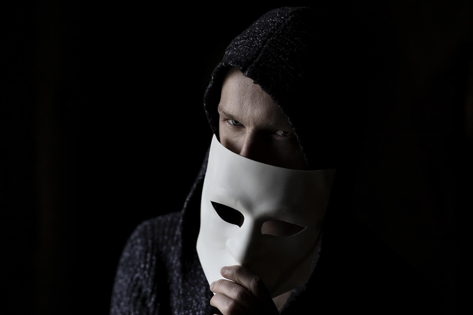In data 4 giugno è l’ IVASS, Istituto per la vigilanza sulle assicurazioni, a far uscire un importante comunicato stampa inerente la segnalazione di tre siti Internet irregolari.