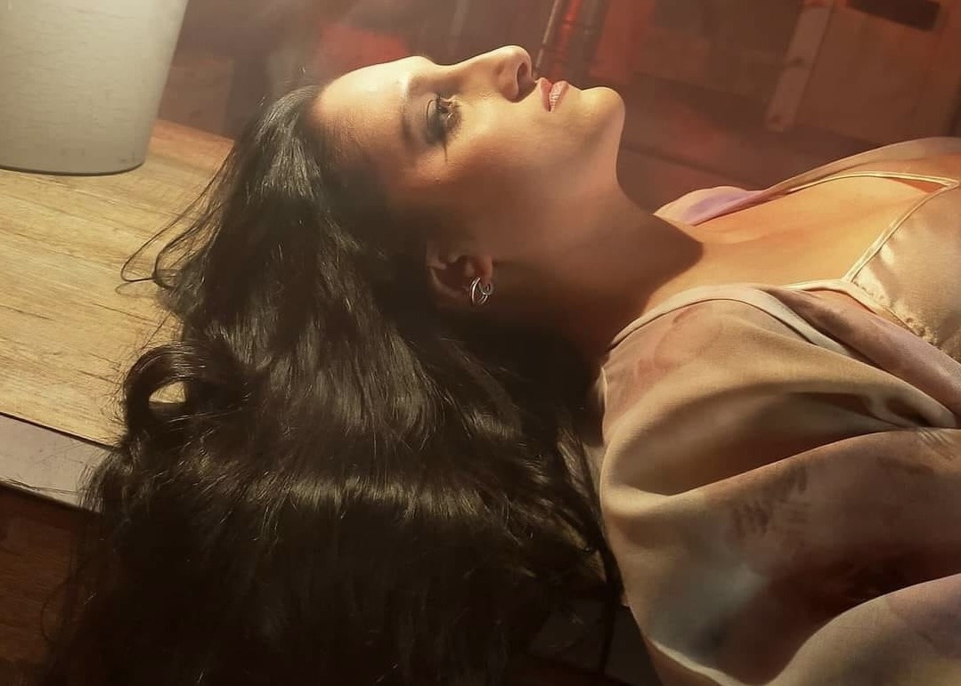 Dal 24 febbraio è disponibile in rotazione radiofonica e su tutte le piattaforme di streaming digitale “Filo d’oro” (LaPOP), il nuovo singolo di Ro’Hara.